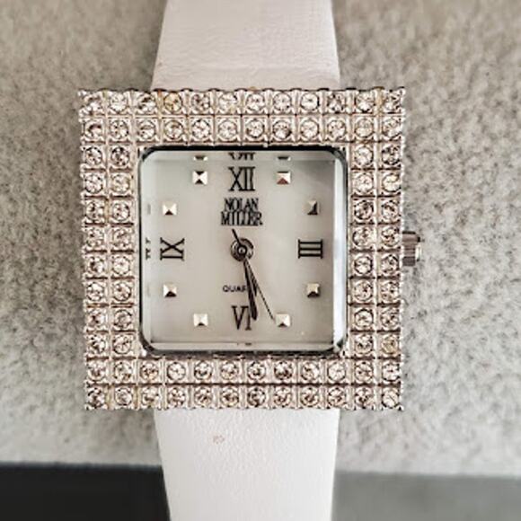 Nolan Miller Women's Watch Crystal Bezel and White Leather Band Fresh Battery‎ - Picture 1 of 9
